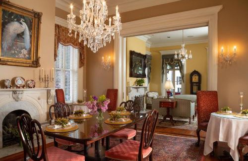 Historic Downtown Savannah Bed & Breakfast | The Inn on West Liberty