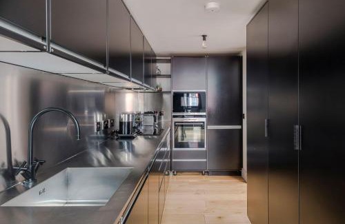 London City Centre Apartment | The Instagood Apartment - Covent Garden - by Frankie Says