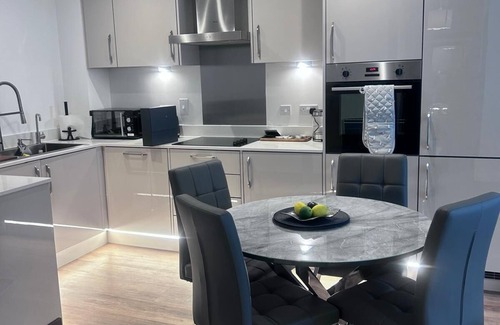 Harlow Apartment | The Ivy Abode 2 bed Apartment