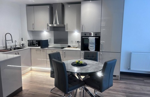 Harlow Apartment | The Ivy Abode 2 bed Apartment