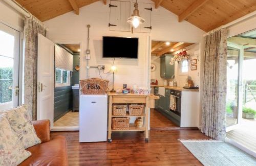 Rugeley House | The Jenny Wrennery