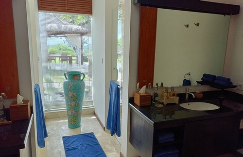 Sigar Penjalin Villa | THE JIWA, a tropical Luxury Villa with Ocean Views&Lush Garden near Gili Island