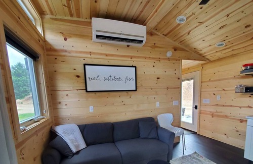 South Haven Cabin | The joyful White cottage on Forest Lake