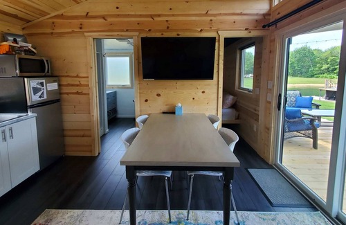 South Haven Cabin | The joyful White cottage on Forest Lake