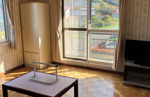 Hiro-cho House | The ocean, river, and mountains are a 3-minute walk away! One building rental [with wood stove, ping-pong table, and storage room with indoor bicycle parking] BBQ and outdoor facilities in the spacious grounds (pets are partially allowed!) Close to Cape E