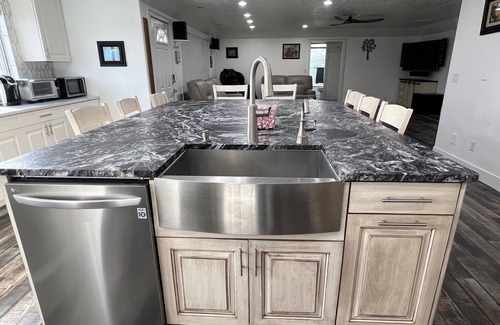Nampa House | The Karcher House 3,200sqft home on 5 acres. Great for parking big rigs.
