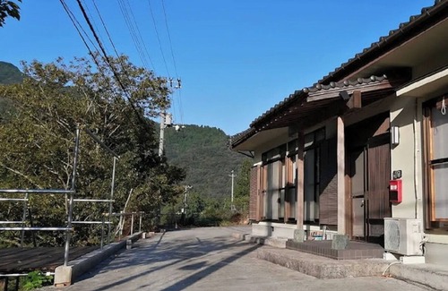 Shikokuchuo House | The KeiHouse in the mountains surrounded by the sounds of nature where pets are also allowed /Shikokuchuo Ehime