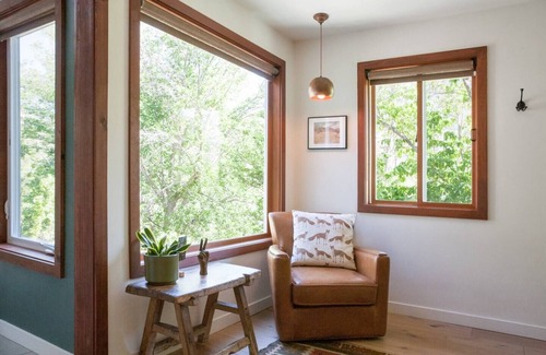 Kernville House | The Kern River House: River's Edge Cottage Private Waterfront Fireplace Dog OK