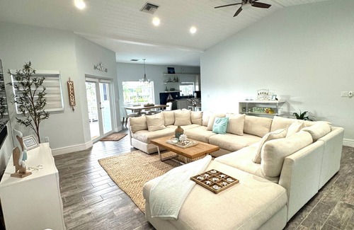 Key Largo House | The Key Largo Oasis - nBeautiful Waterfront Home with 60' Dock & Pool