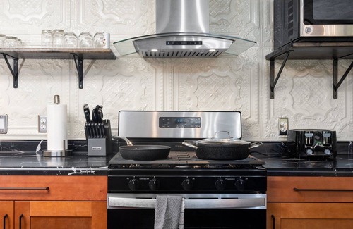 Grawn House | The King Ranch, Hot Tub, King Beds, Fireplace, nJust outside of Traverse City n