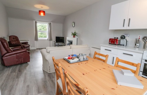 Taynuilt Apartment | THE KNOWE UPPER, pet friendly, country holiday cottage in Taynuilt