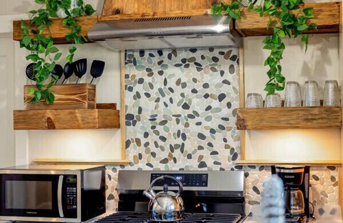 Altadena Apartment | The Kodama Yokai Near Universal Studios, Crypto Arena, and Rose Bowl