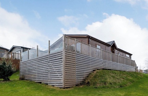 Carnforth Ski Chalet | The Lake House is a beautiful 2 bedroom lodge with contemporary styling throughout.