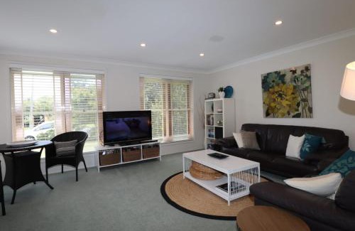Cudmirrah House | The Lakehouse