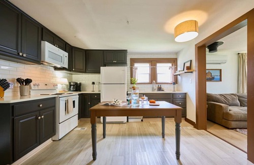 Sylvan Beach House | The Lakeside at Sylvan Cottage | Steps to Lake