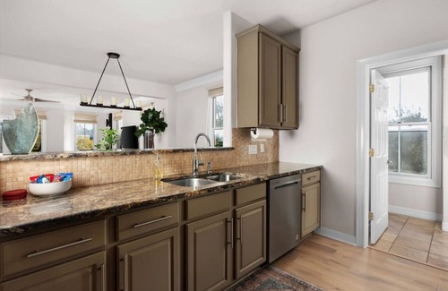 Old Enfield Apartment | The Lamar Lookout + 3BR + Skyline Views in Austin