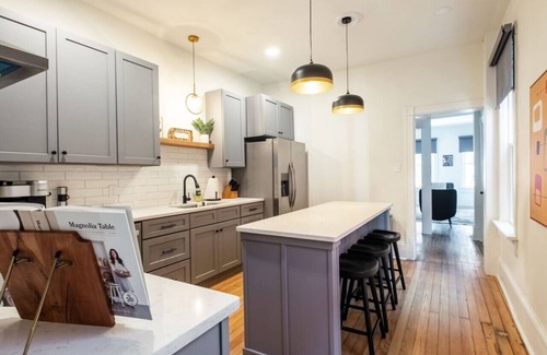 Lancaster House | The Lancastrian House | 5BR w/Historic Charm, Walk Anywhere Downtown