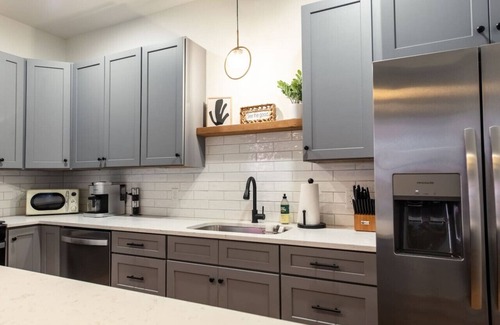 Lancaster House | The Lancastrian House | 5BR w/Historic Charm, Walk Anywhere Downtown