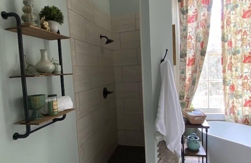 Laurel Bed & Breakfast | The LaPan Suite, Jenny's Downtown Hideaway Bed and Breakfast-The LaPan Suite