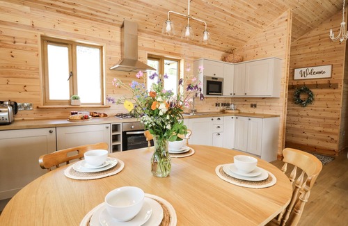 Llanidloes House | THE LARCHES, family friendly, with hot tub in Llanidloes