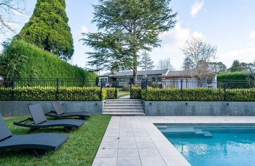 Burradoo Cottage | The Lauretana Cottage - Heart of Bowral w/pool!
