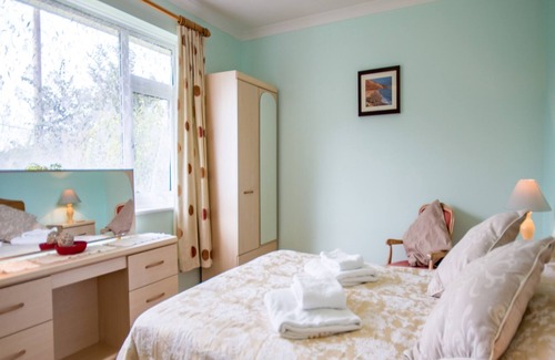 Charlton Marshall Apartment | The Lawns, Charlton Marshall nr Blandford. Sleeps 4 & baby
