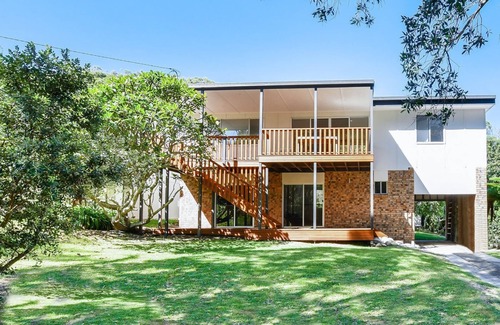 Seal Rocks House | The Lazy Seal This newly renovated two storey four bedroom property offers modern, light and airy op