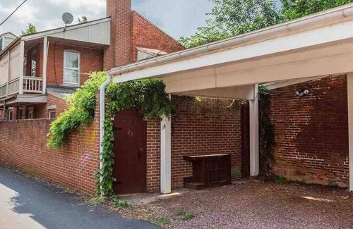 Lancaster House | THE LEMON TREE - DOWNTOWN HISTORIC LANCASTER