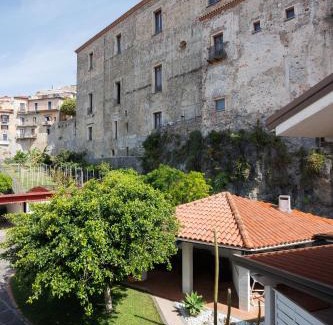 Scalea Apartment | The Lemon Tree House