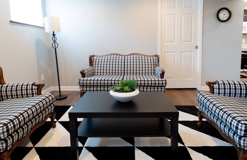 Laramie House | The Lewis House-An entire apartment getaway