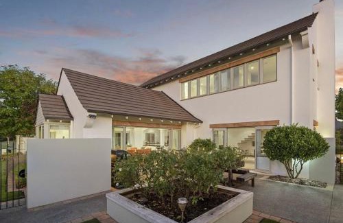 Christchurch House | The Light Inn