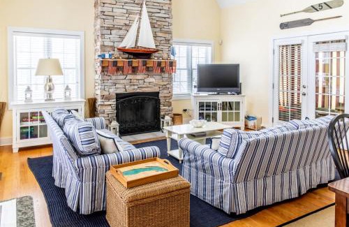 Union Pier House | The Lighthouse in Lakeshore Cottages