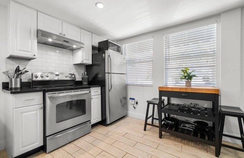 Historic Hyde Park North Apartment | The Lil' Hyde Out | Cute Hyde Park Apt