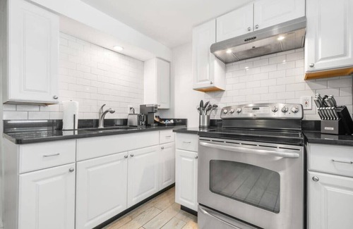 Historic Hyde Park North Apartment | The Lil' Hyde Out | Cute Hyde Park Apt