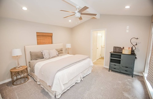 Cedar Lane House | The Lil' Pearl , the NEWEST Caney Creek Vacation Destination With Pool!