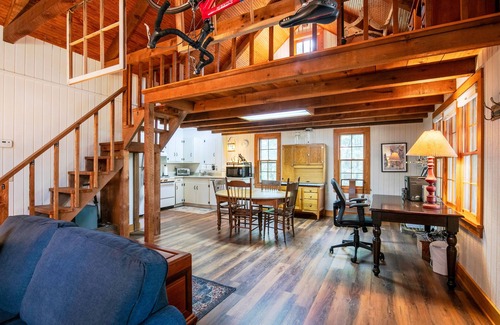 Rolling Wood House | The Lil' Sipp, Discount rate for S. Carolina game!