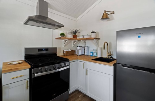 Gadsden Cottage | The Lily at River Rocks Landing