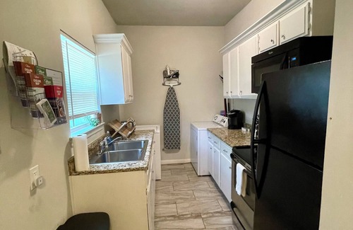 University House | The Lily House-Close to Everything!