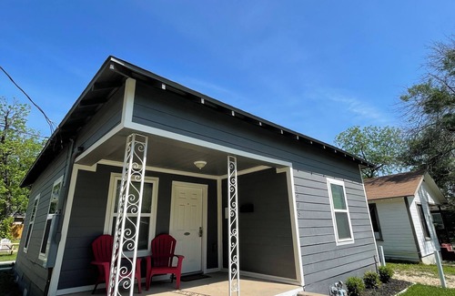 University House | The Lily House-Close to Everything!