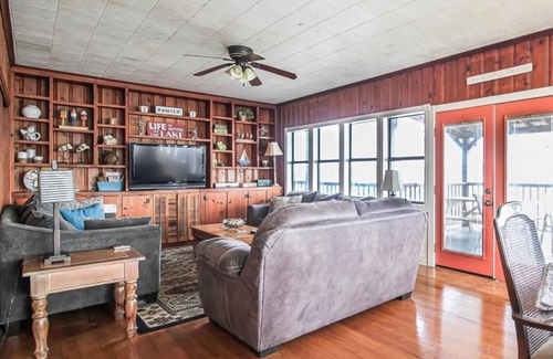 Lake Providence House | The Lily Pad