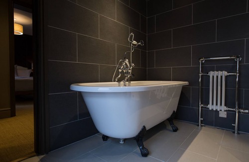 Wimborne Hotel | The Lion Hotel - Pub & Restaurant