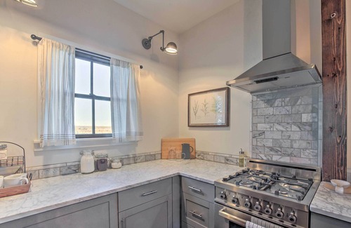 Castroville Cottage | The Little Alsatian House: 18 Miles to San Antonio