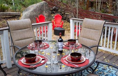 Grand Lake Cabin | The Little Blue Moose Hideaway - Pet Friendly Secluded Cabin -10 min to RMNP