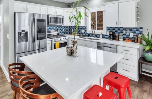 Hazel Park House | The Little Hamster - by Ferndale & Royal Oak w/2TVs - Open Concept - Modern