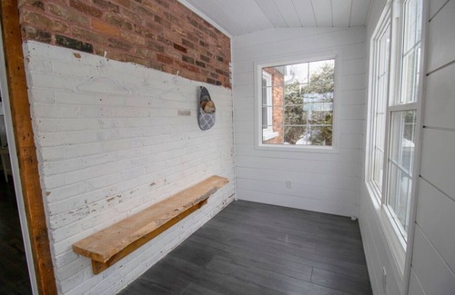 Midland House | The Little Lake House-Cozy 2Bdrm