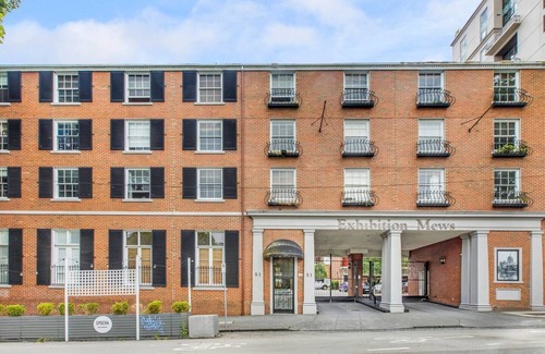 Carlton South Apartment | The Little Royal A Carlton Gardens Studio
