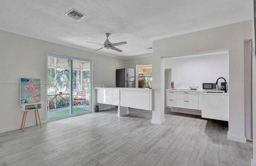 River Run House | The Little Yellow House: Minutes to Hard Rock Casino, Las Olas Beach and Airport
