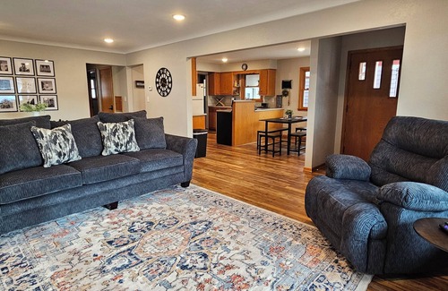 New Ulm House | The Local On Washington