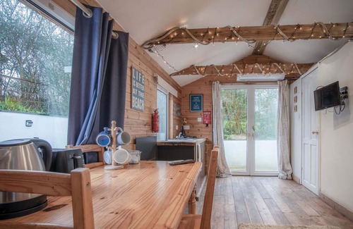 Castlemartin Apartment | The Lodge - 1 Bedroom - Freshwest Beach Retreat