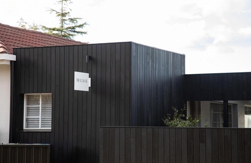 Mount Gambier Apartment | The Lodge - 4 Luxury Central Private Studio Rooms - Free wifi